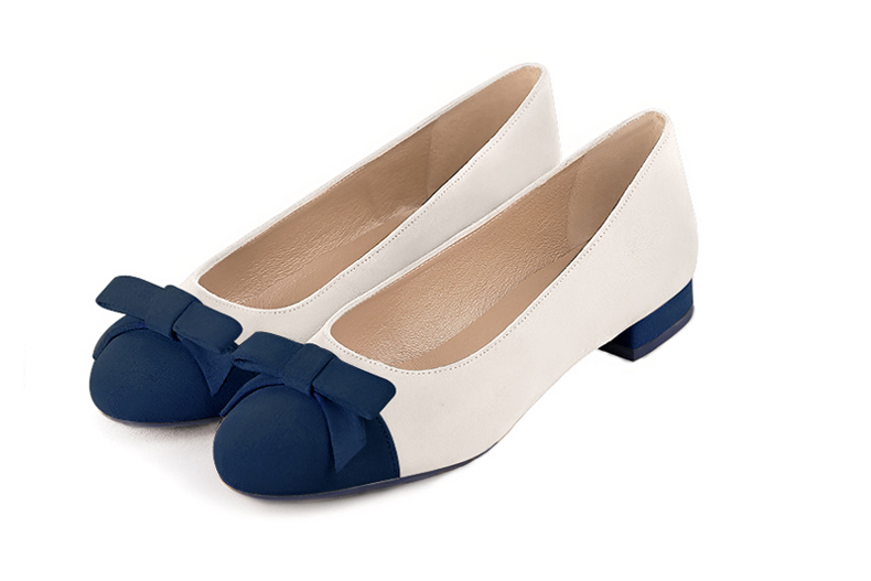 Women's navy blue and off white elegant ballet flats, with low heels. Round toe. Flat block heels - Front view
